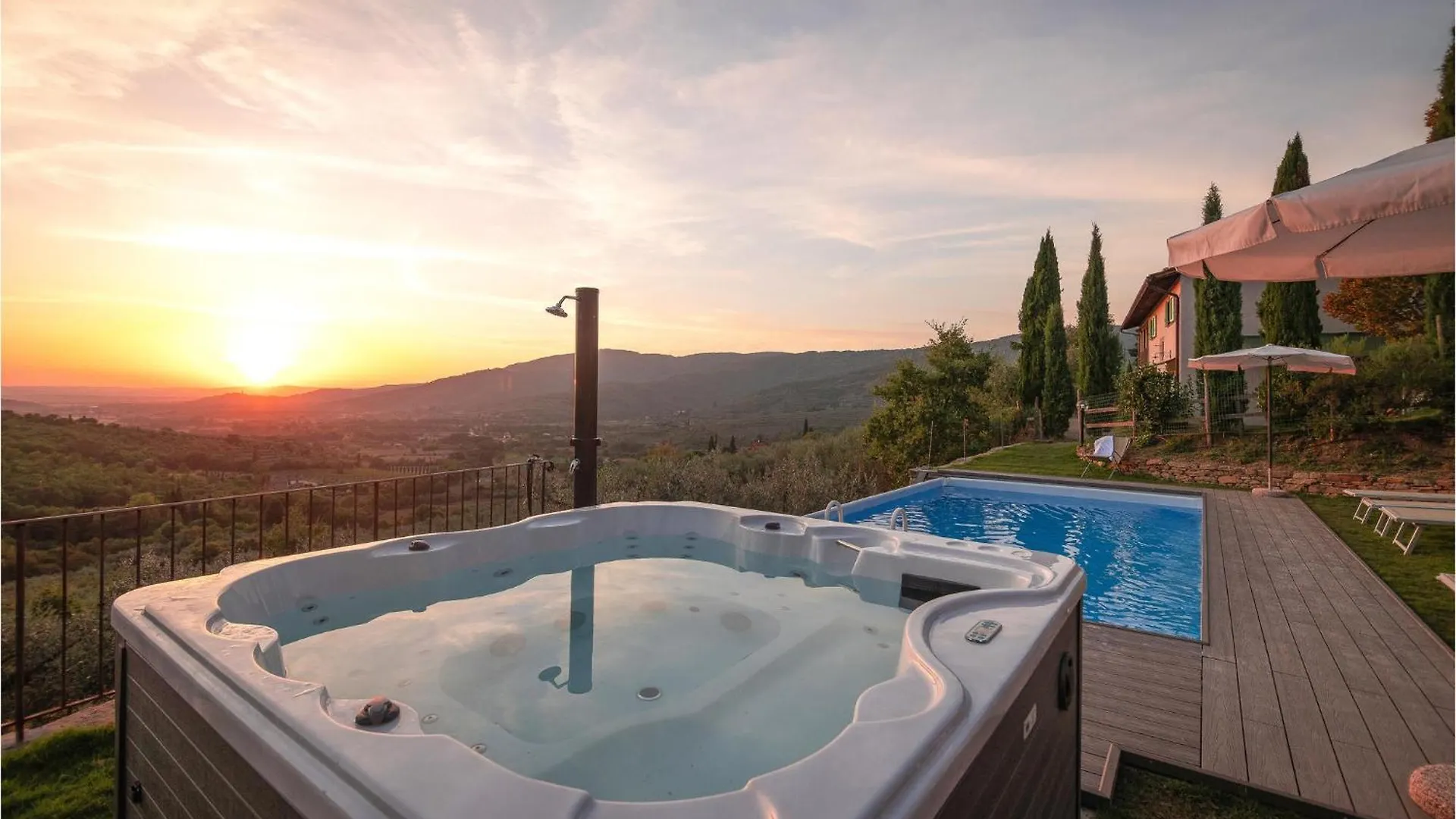 Nice Home In Castiglion Fiorentino With Jacuzzi contacts
